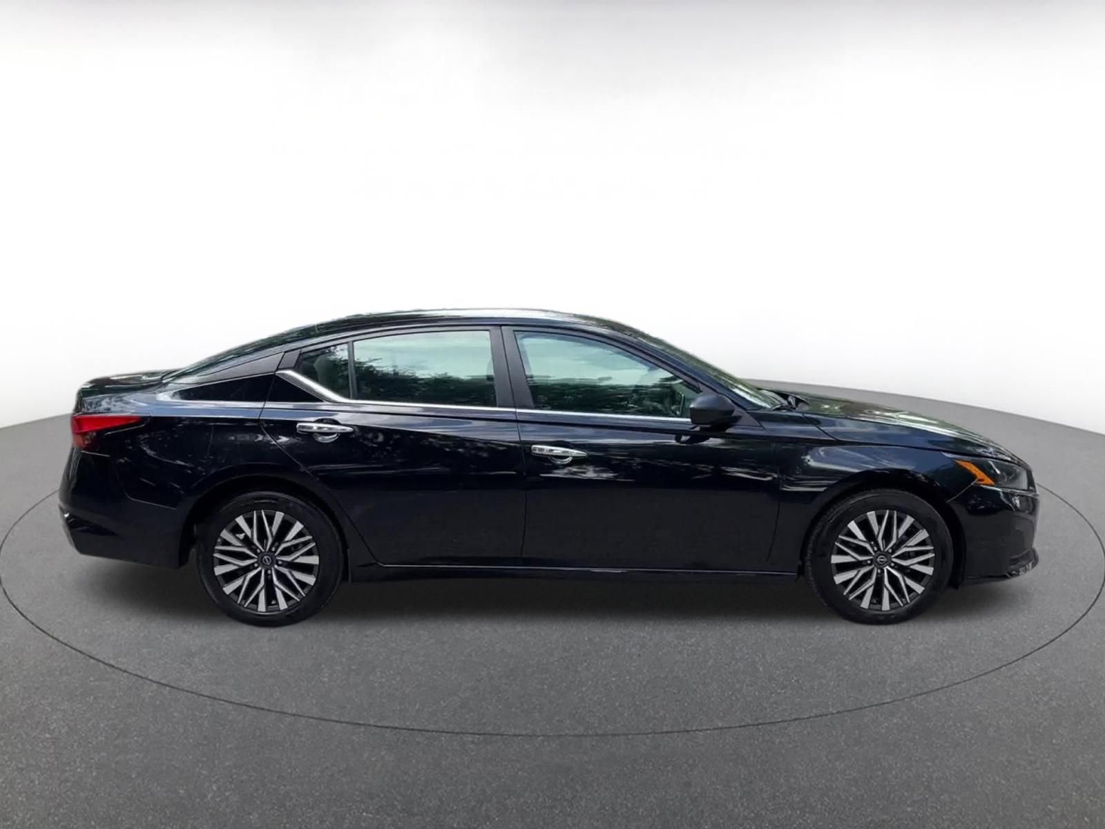 Thumbnail: 2025 Nissan Altima - 25