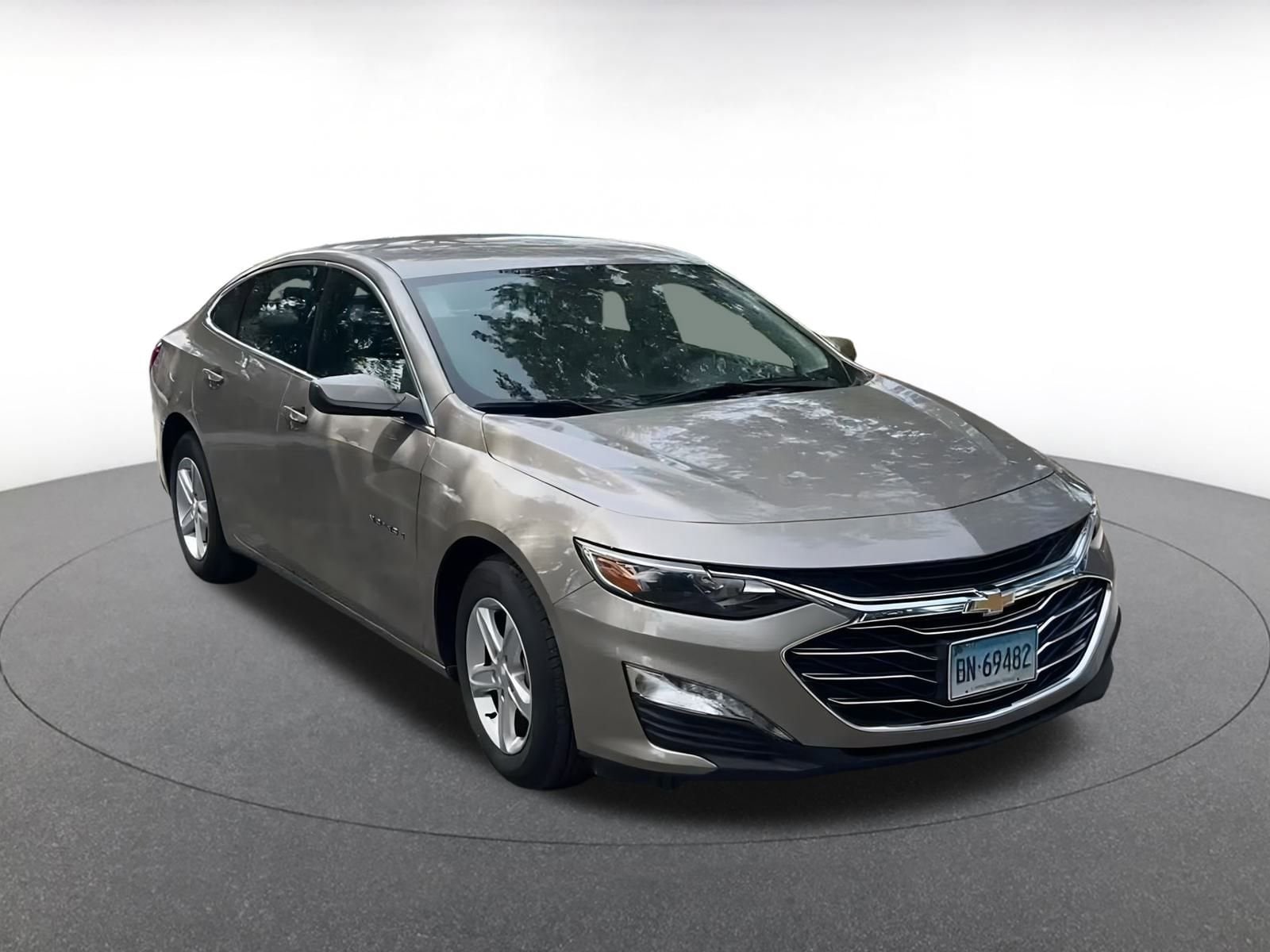 Thumbnail: 2024 Chevrolet Malibu - 3
