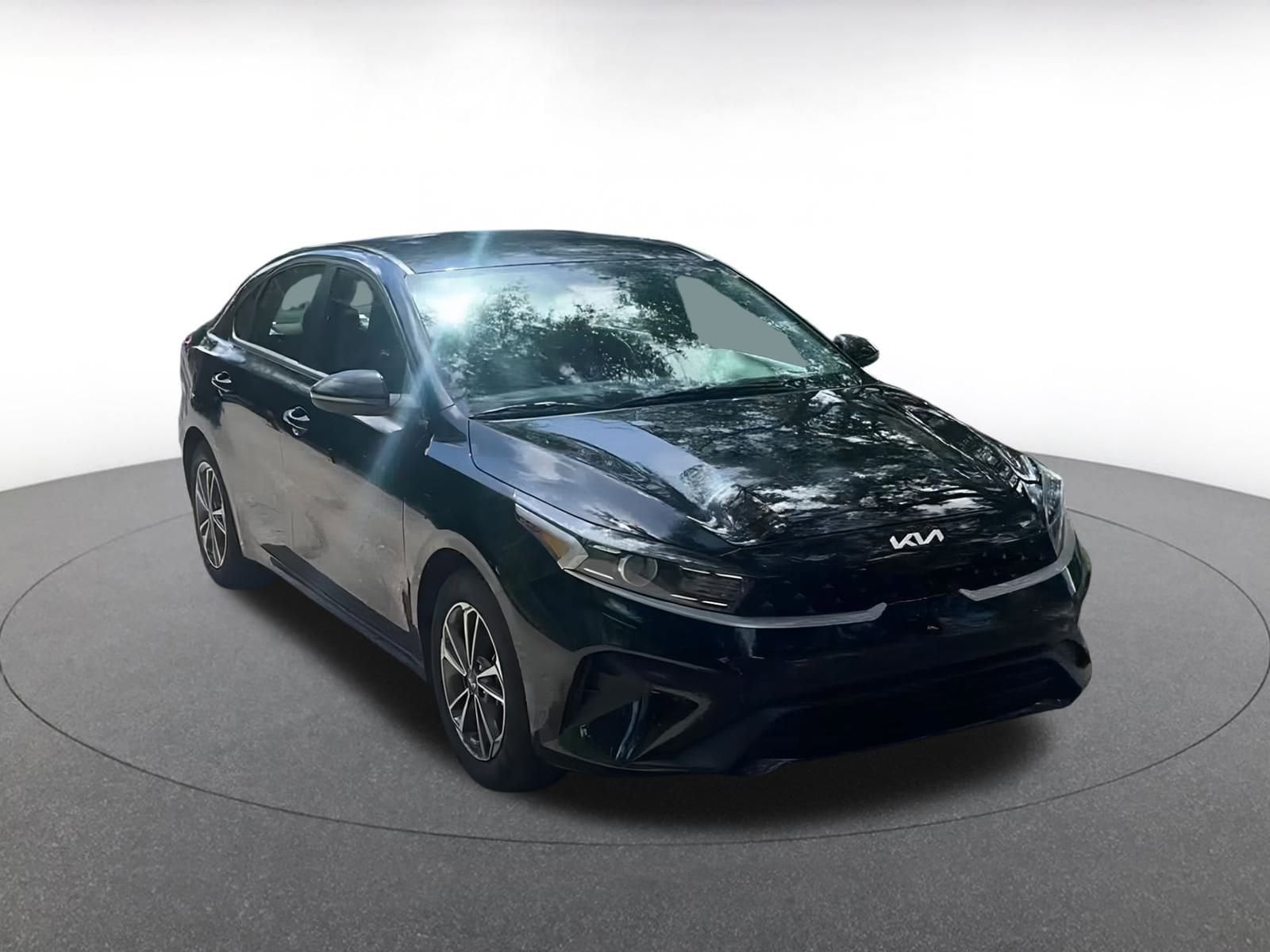 Thumbnail: 2024 Kia Forte - 3