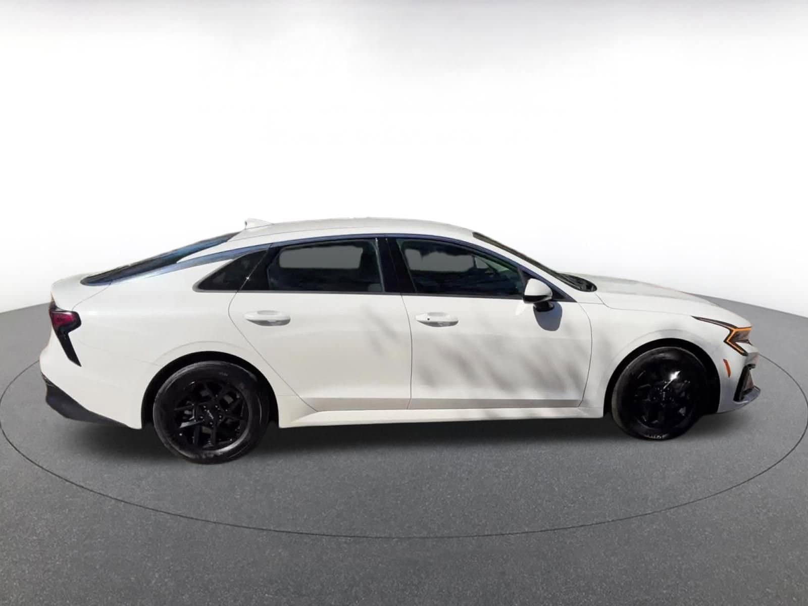 Thumbnail: 2025 Kia K5 - 16