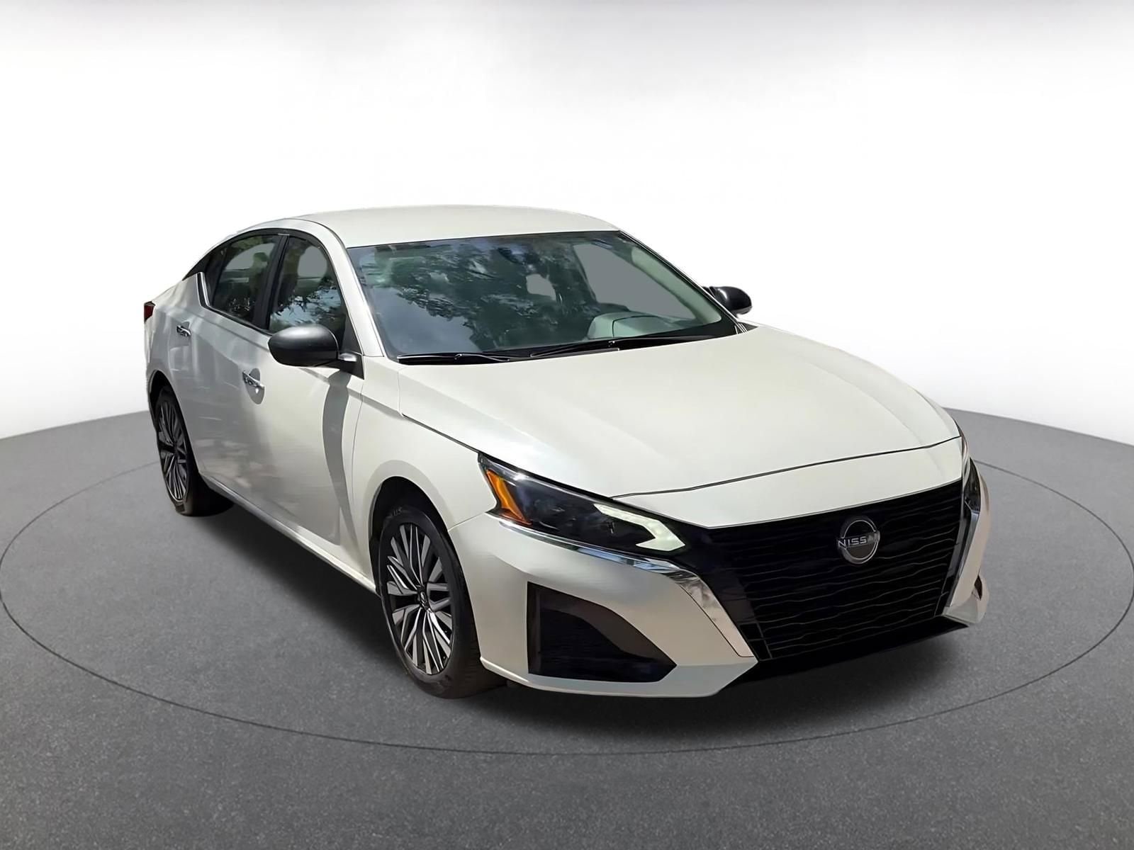 Thumbnail: 2025 Nissan Altima - 3