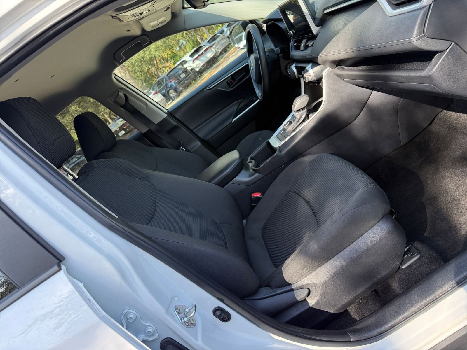 Thumbnail: 2025 Toyota RAV4 - 33