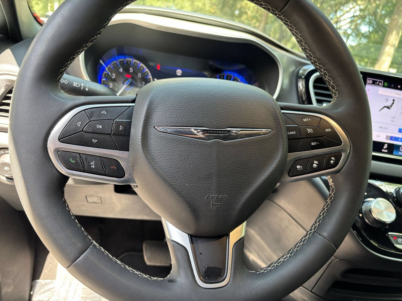 Thumbnail: 2025 Chrysler Pacifica - 30