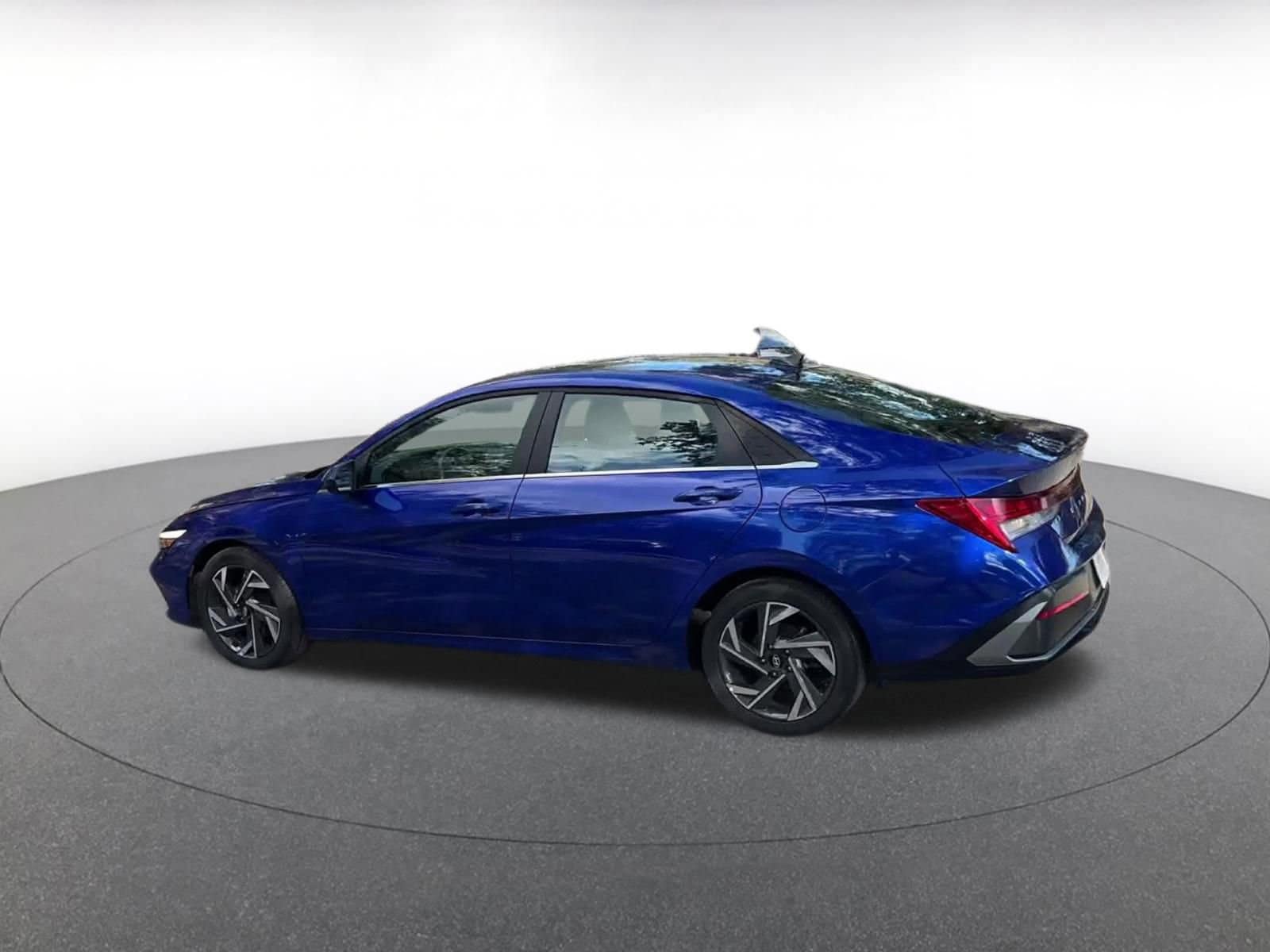 Thumbnail: 2025 Hyundai Elantra - 10