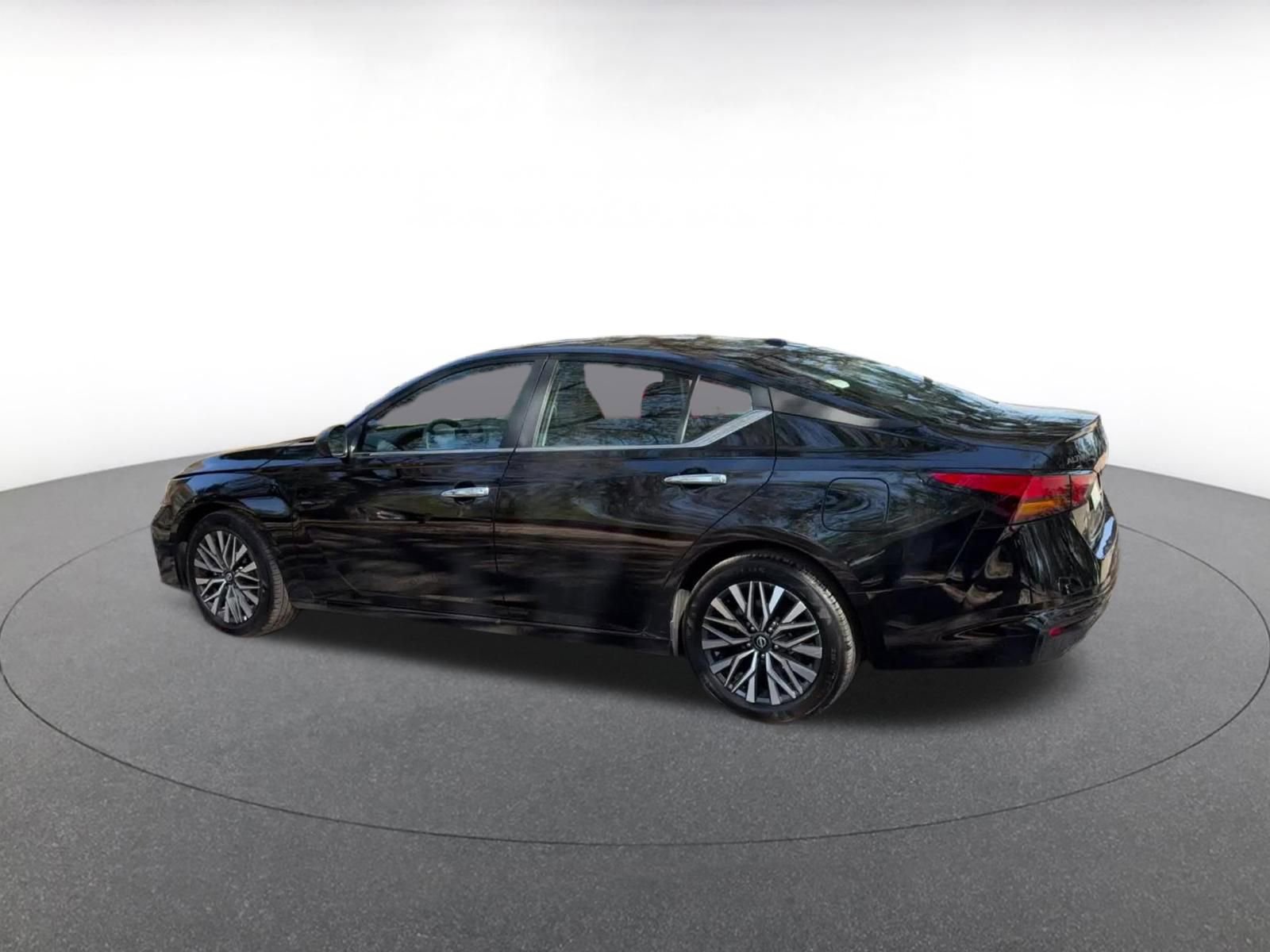 Thumbnail: 2025 Nissan Altima - 10