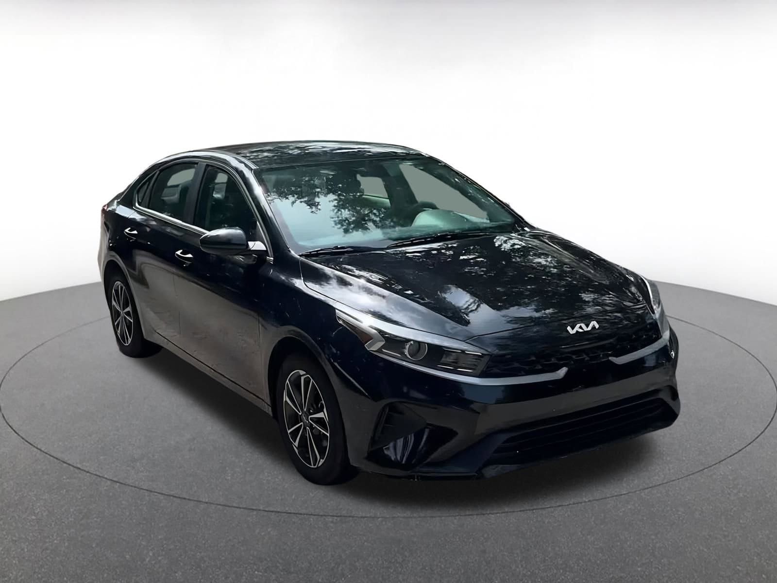 Thumbnail: 2024 Kia Forte - 3