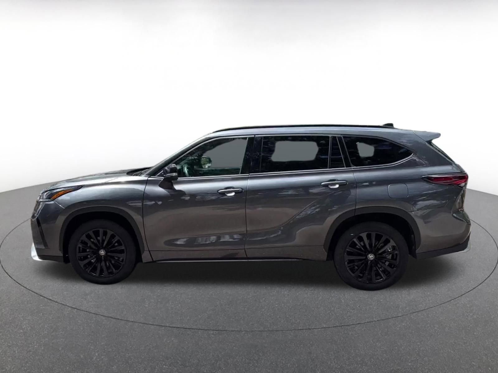 Thumbnail: 2025 Toyota Highlander - 9