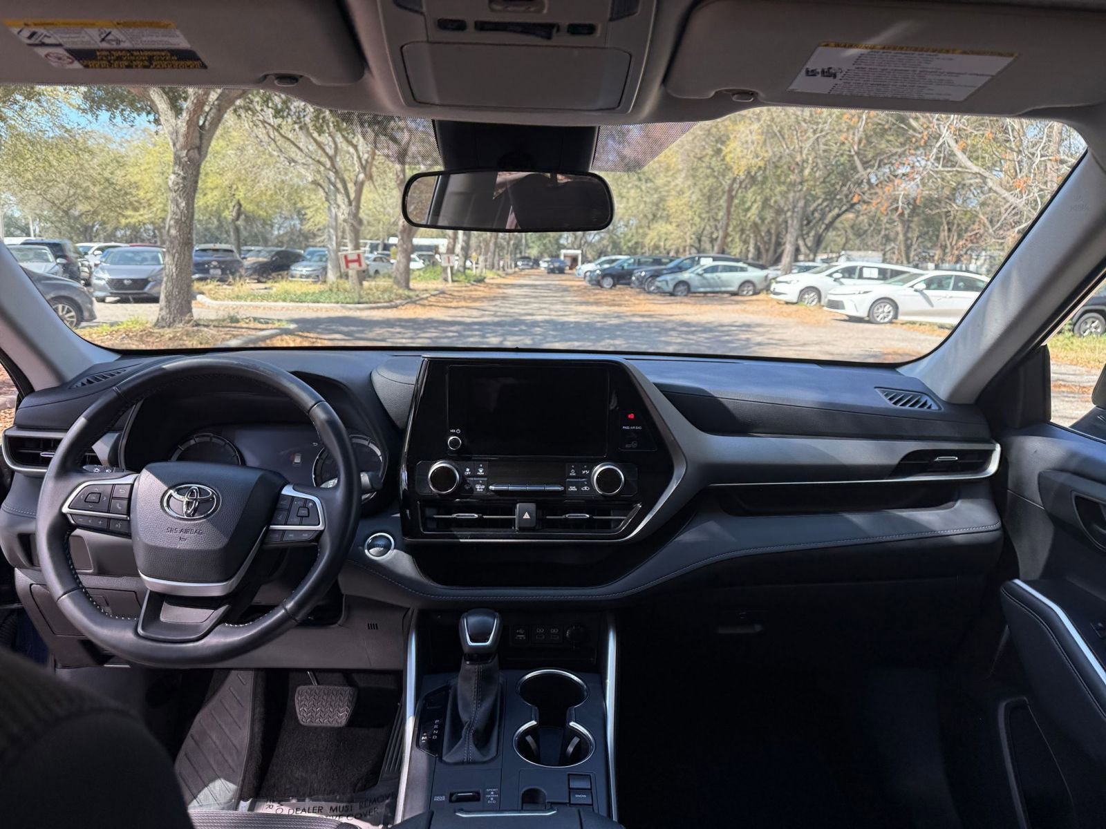 Thumbnail: 2025 Toyota Highlander - 31