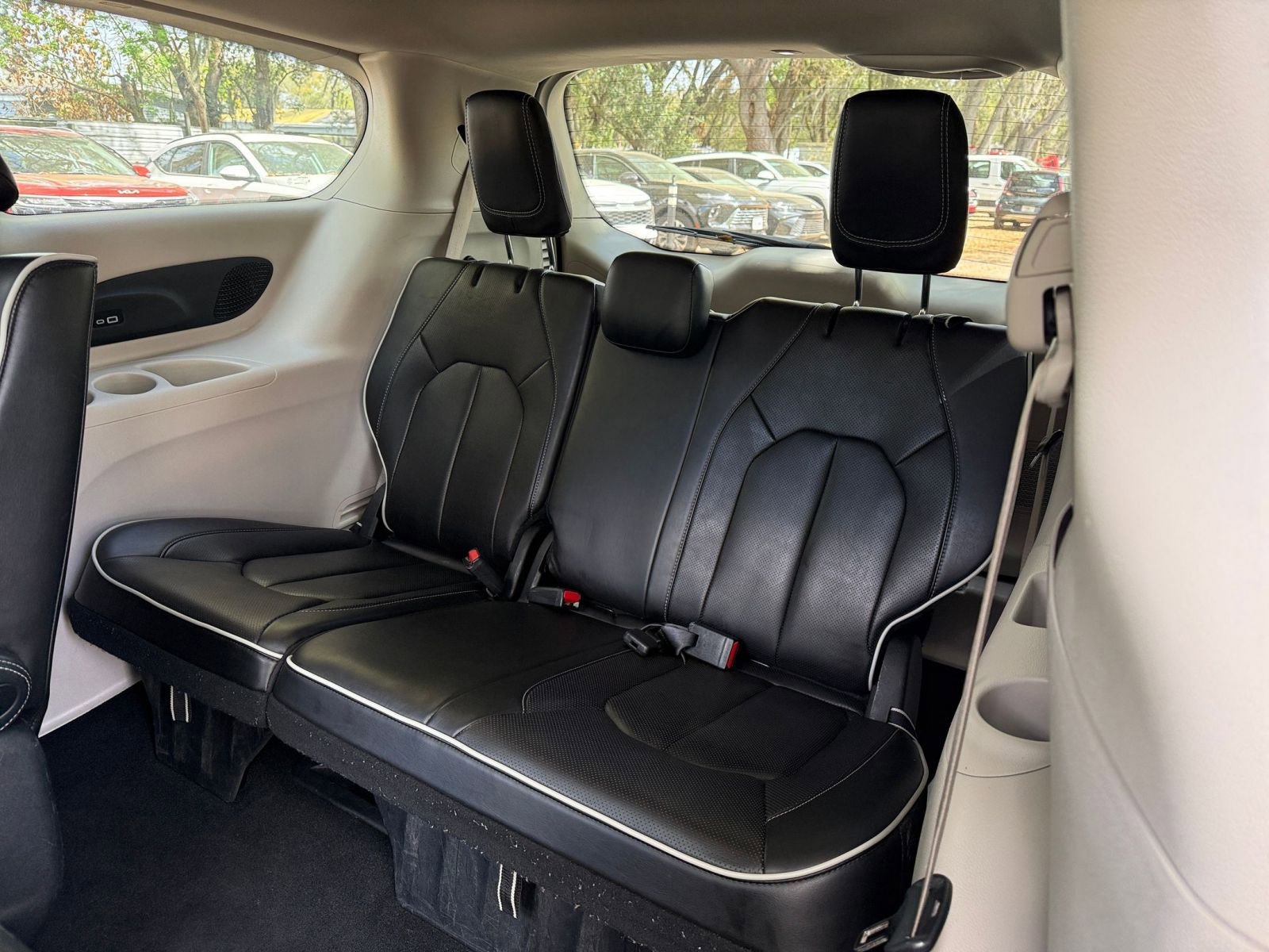 Thumbnail: 2023 Chrysler Pacifica - 25