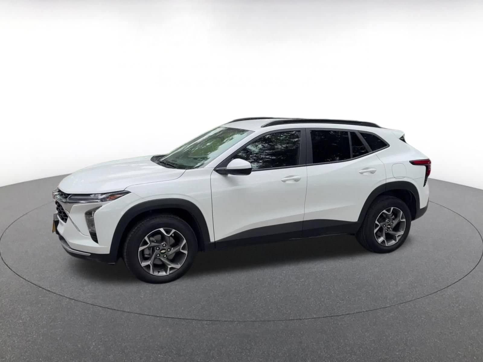 Thumbnail: 2025 Chevrolet Trax - 8