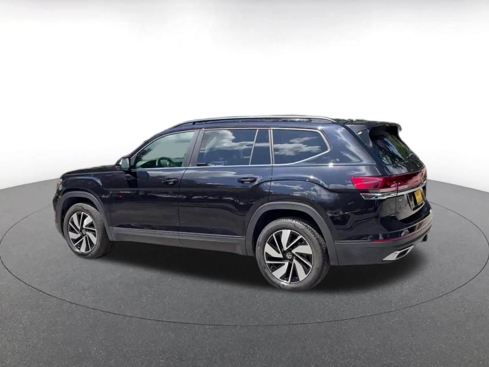 Thumbnail: 2026 Volkswagen Atlas - 9