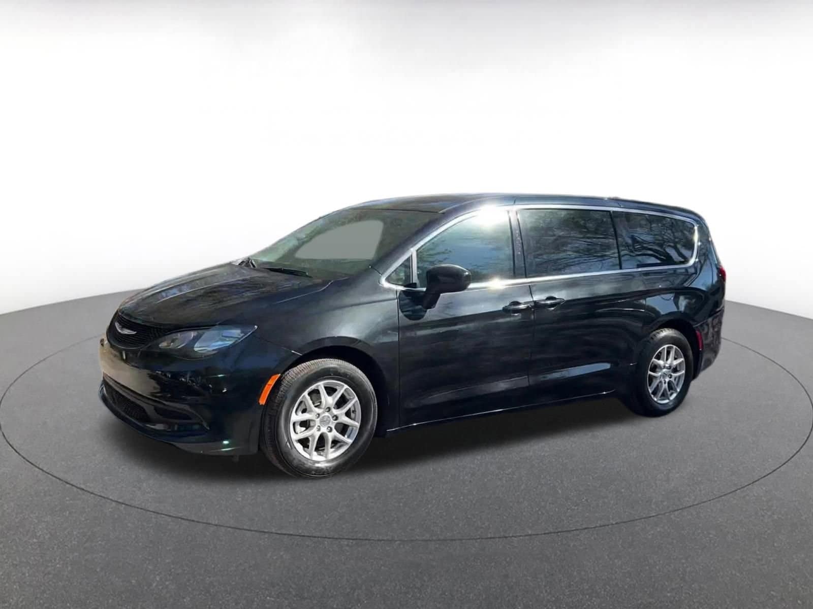Thumbnail: 2024 Chrysler Voyager - 8