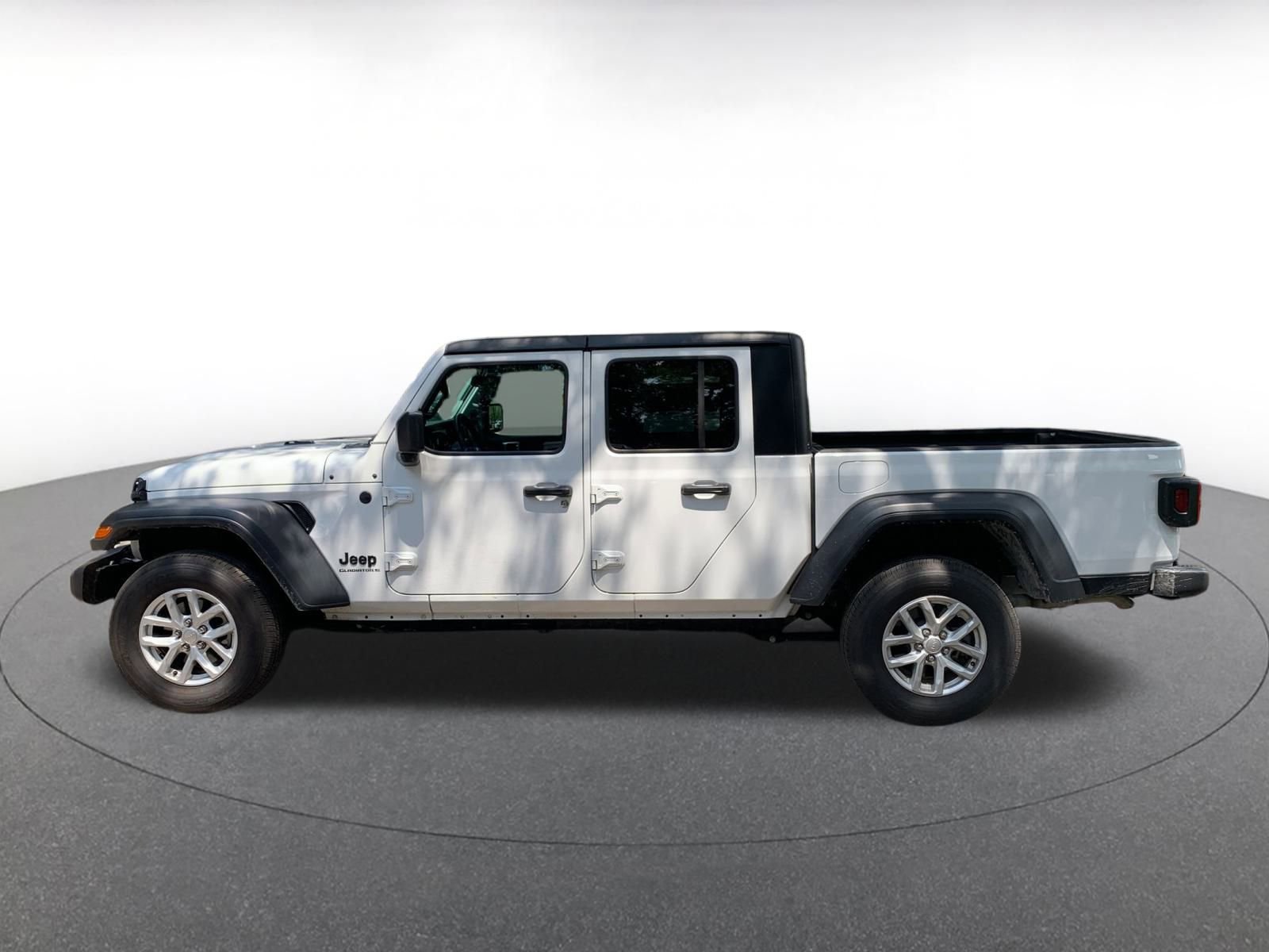 Thumbnail: 2023 Jeep Gladiator - 4