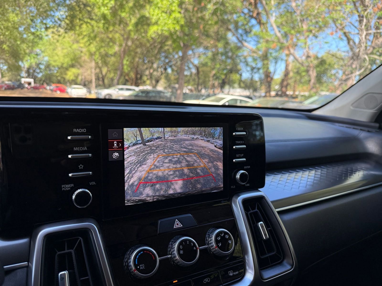 Thumbnail: 2023 Kia Sorento - 17