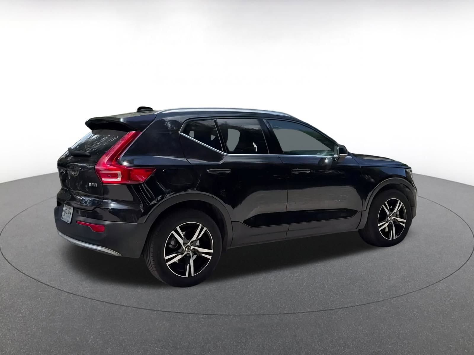 Thumbnail: 2024 Volvo XC40 - 15