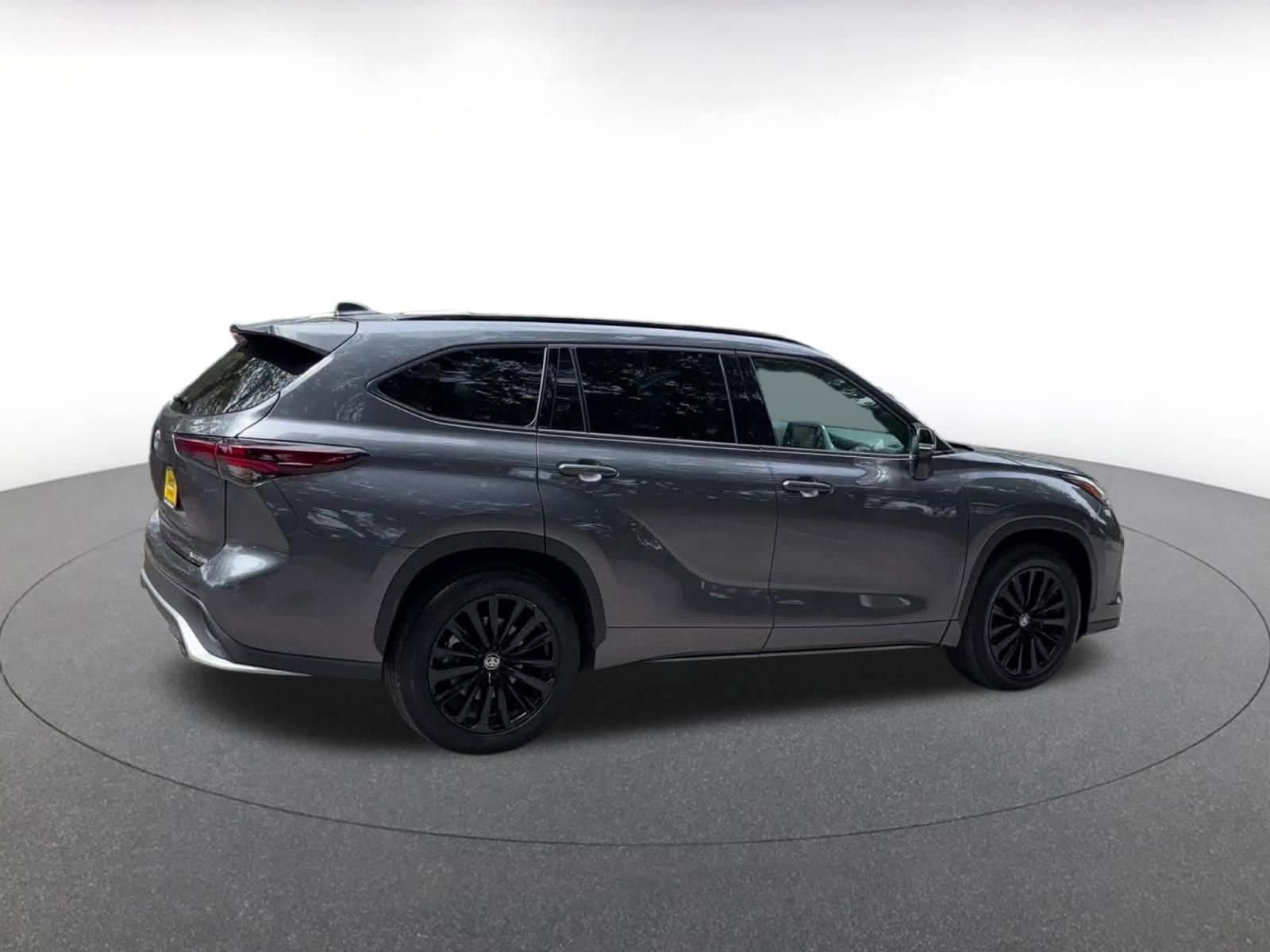 Thumbnail: 2025 Toyota Highlander - 15