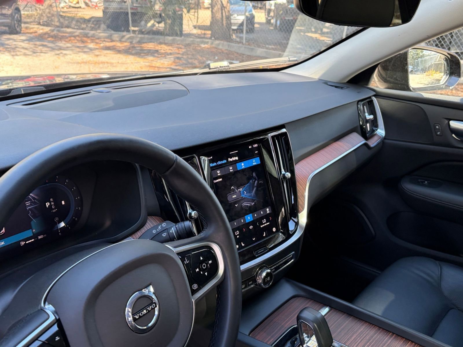 Thumbnail: 2025 Volvo S60 - 31