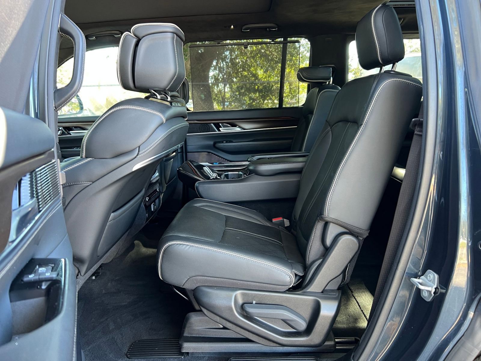 Thumbnail: 2023 Jeep Grand Wagoneer - 20