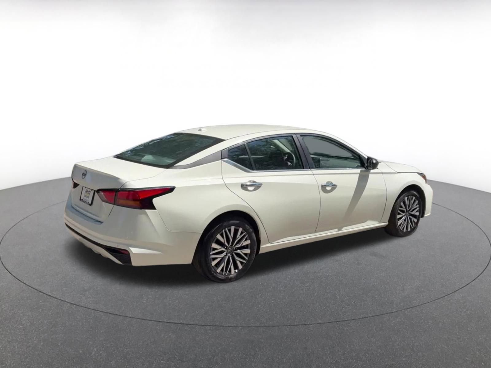 Thumbnail: 2025 Nissan Altima - 14