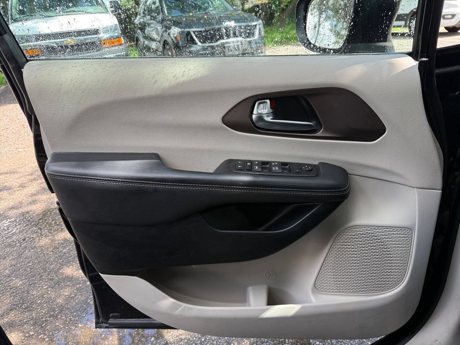 Thumbnail: 2024 Chrysler Voyager - 18