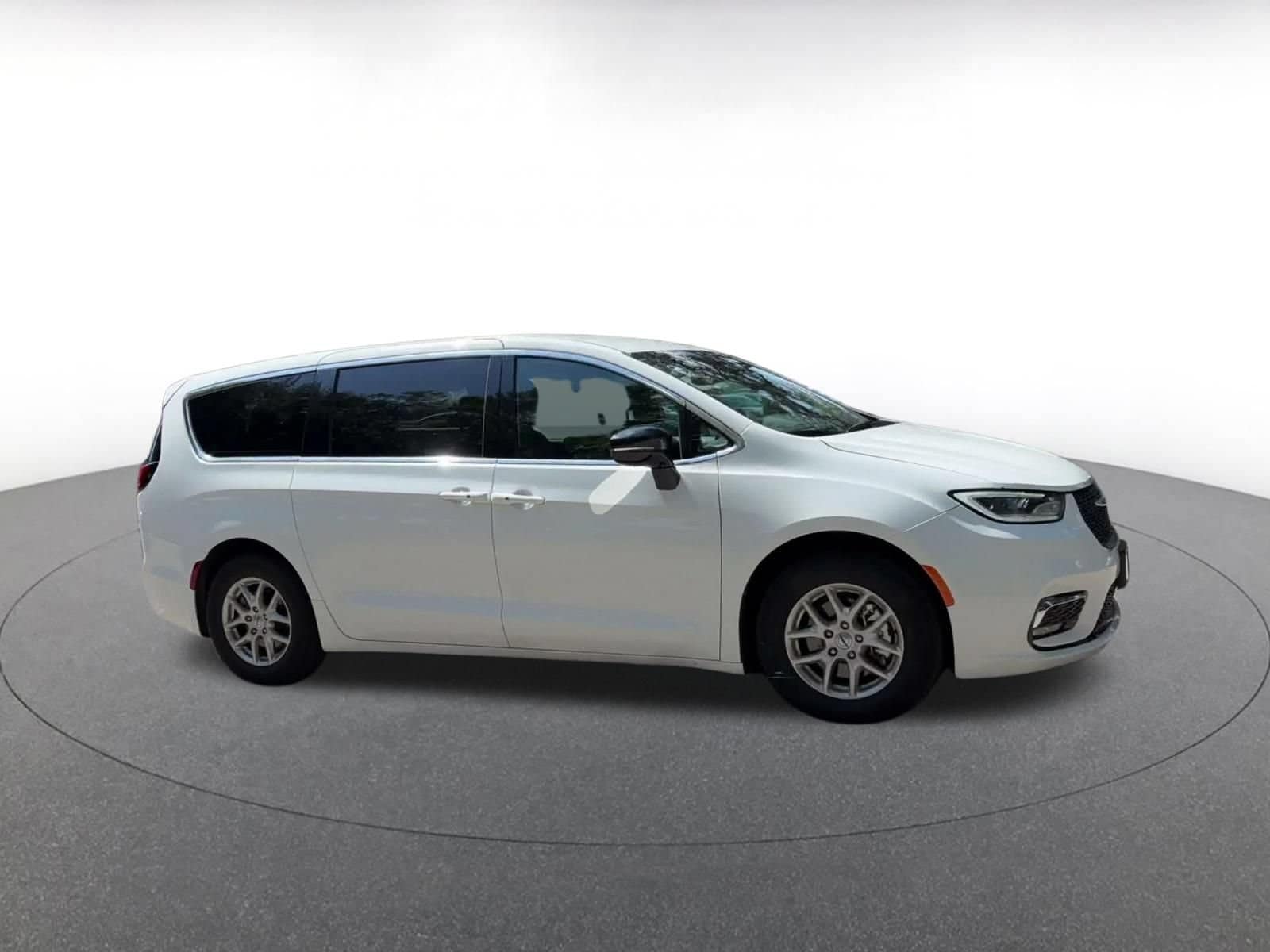 Thumbnail: 2025 Chrysler Pacifica - 2
