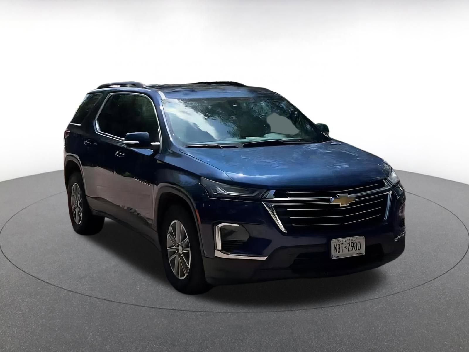 Thumbnail: 2023 Chevrolet Traverse - 3