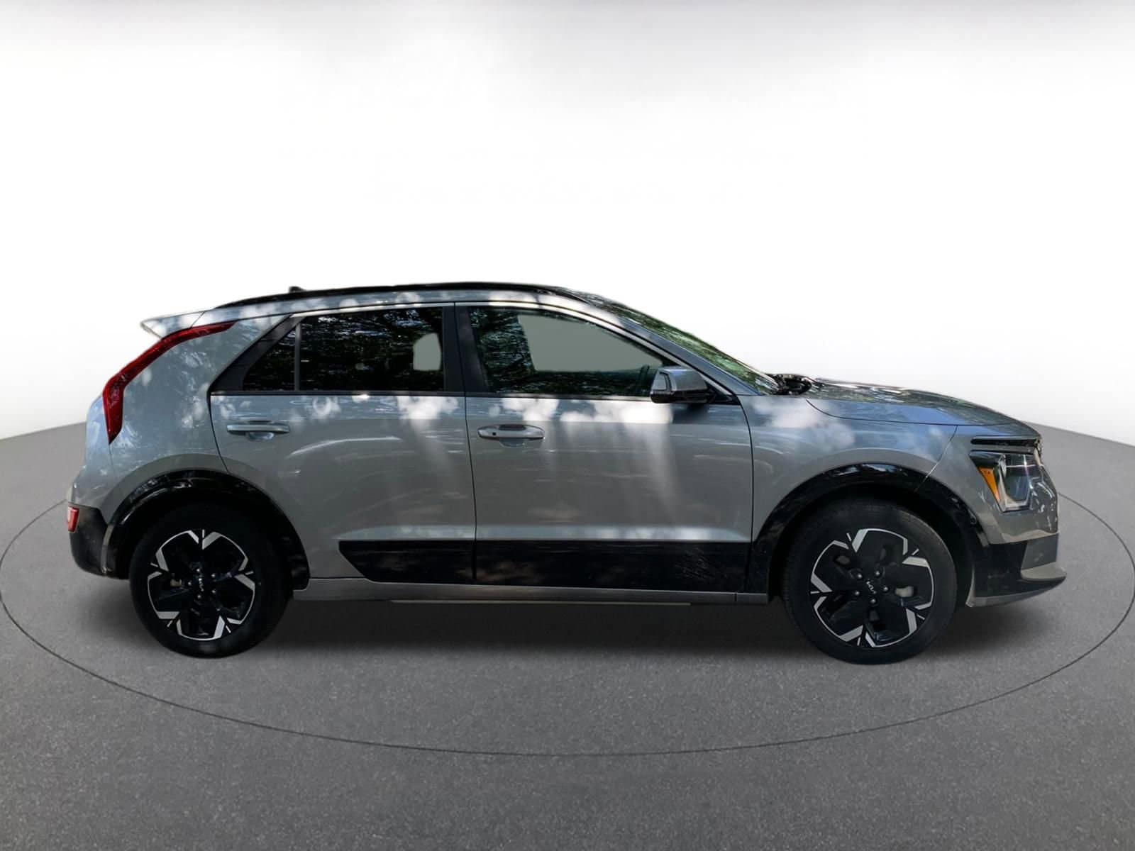 Thumbnail: 2023 Kia Niro - 8
