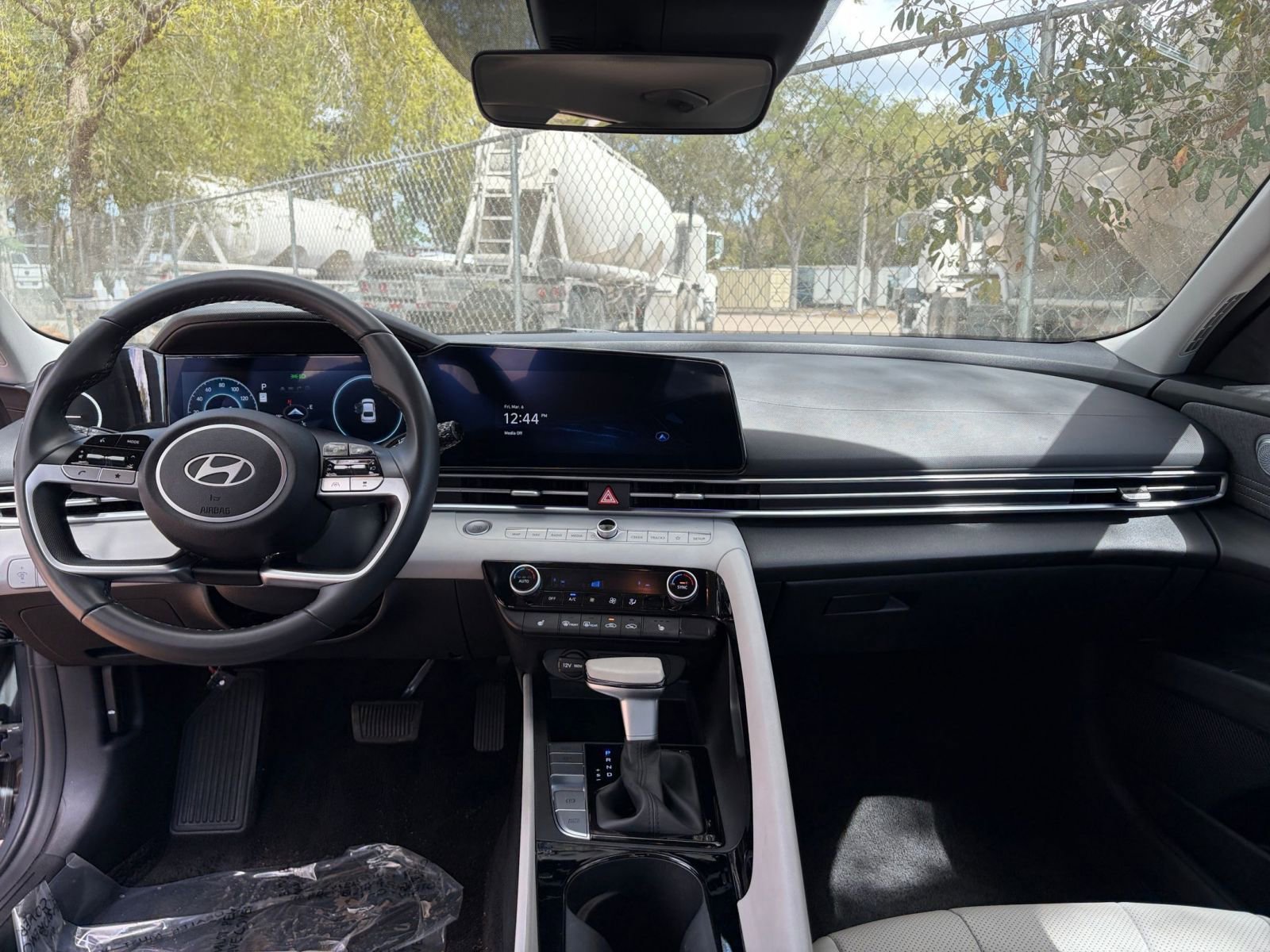 Thumbnail: 2025 Hyundai Elantra - 30