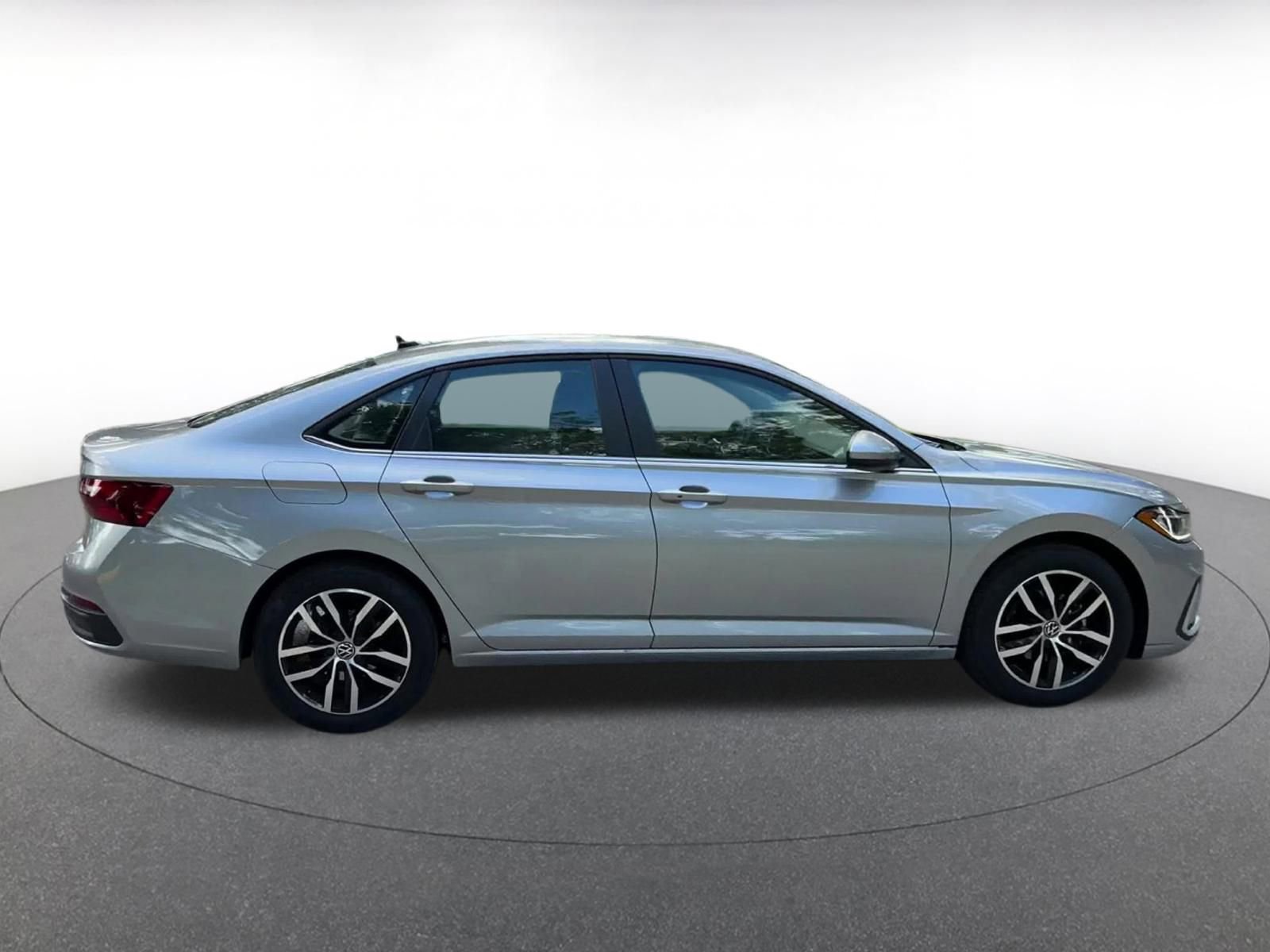 Thumbnail: 2025 Volkswagen Jetta - 16