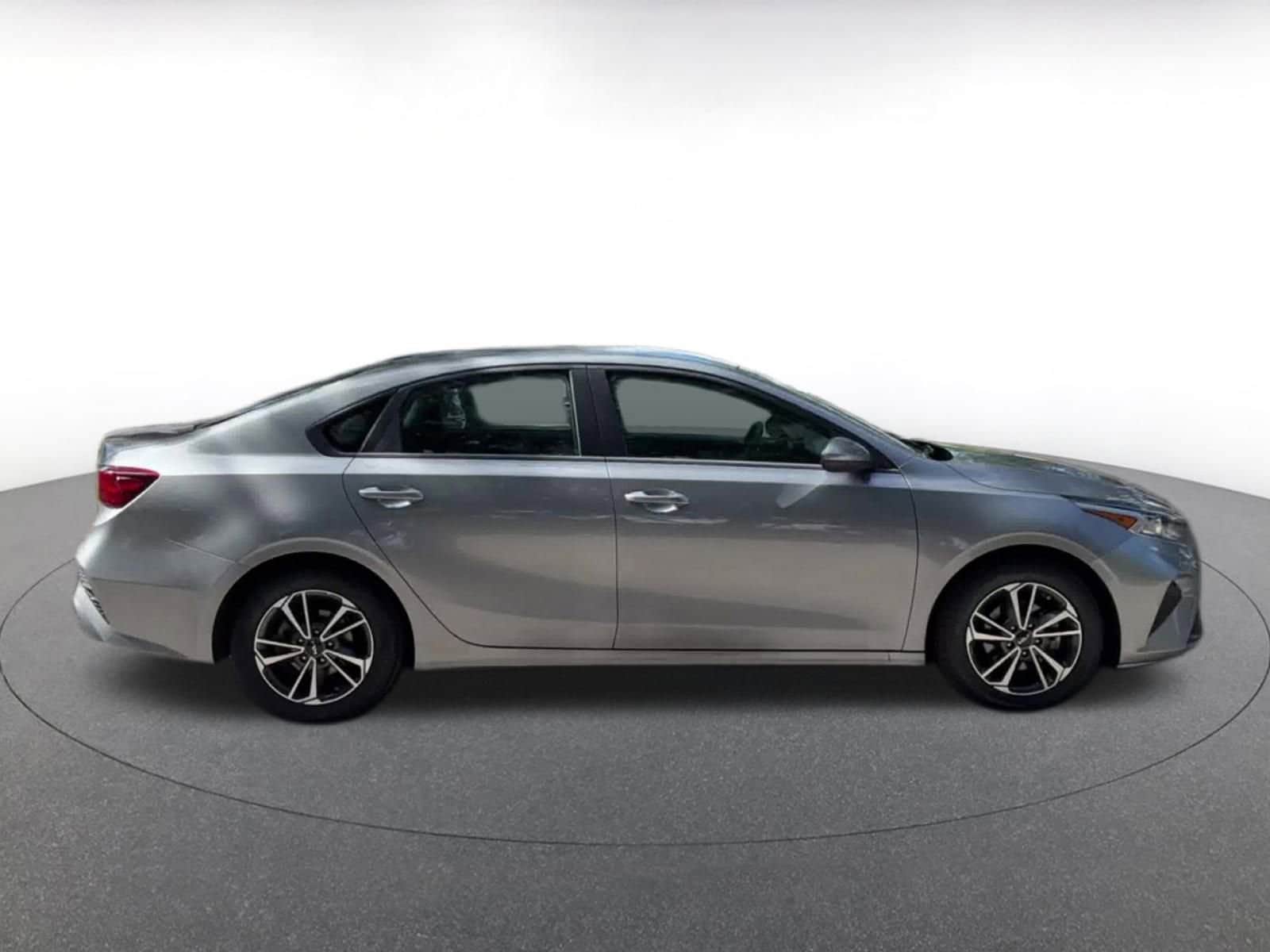 Thumbnail: 2024 Kia Forte - 16