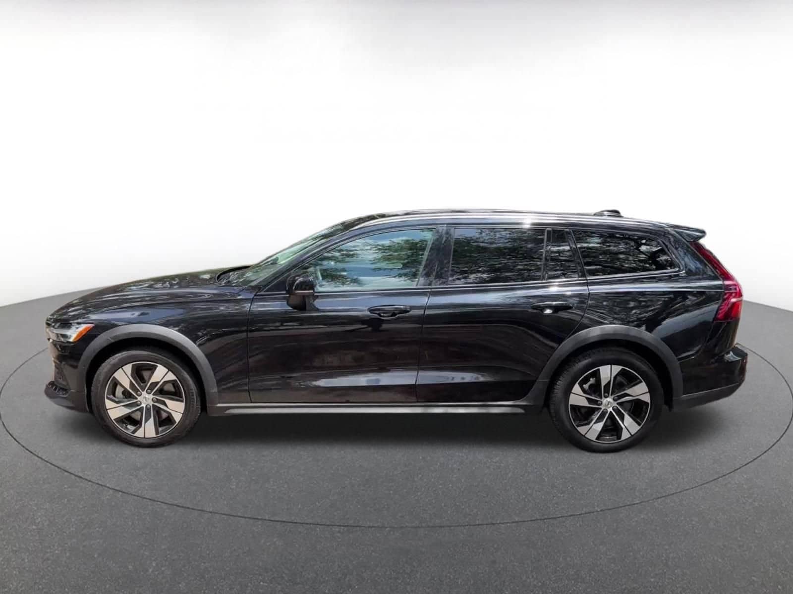 Thumbnail: 2025 Volvo S60 - 9