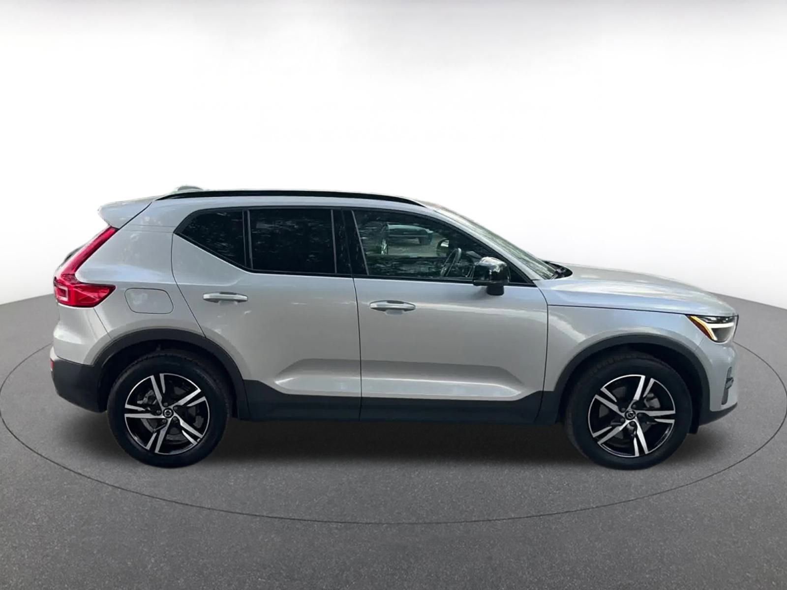 Thumbnail: 2024 Volvo XC40 - 16