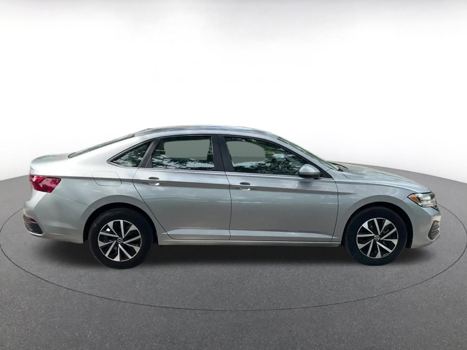 Thumbnail: 2024 Volkswagen Jetta - 16