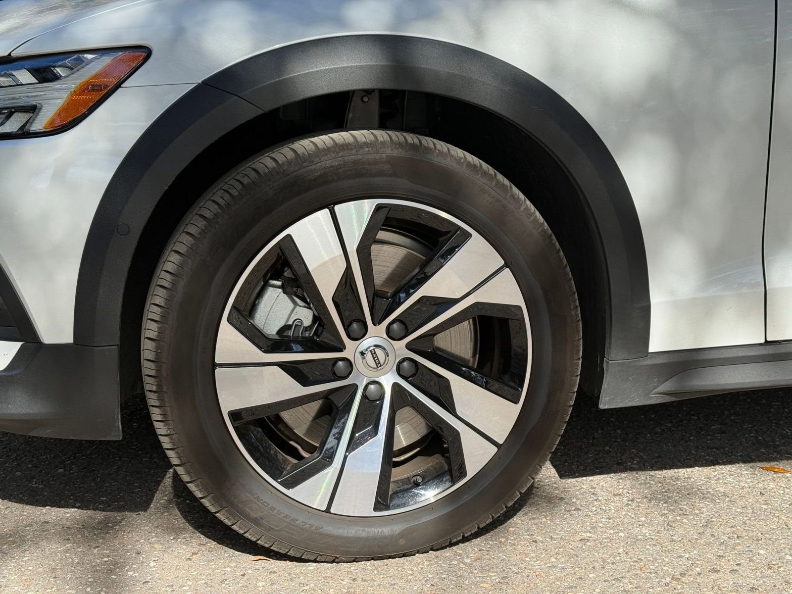 Thumbnail: 2025 Volvo S60 - 24