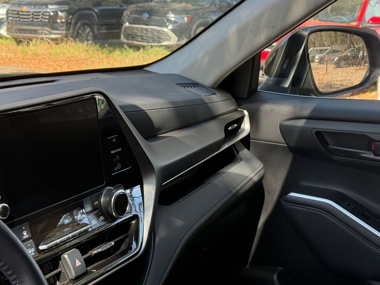 Thumbnail: 2025 Toyota Highlander - 33