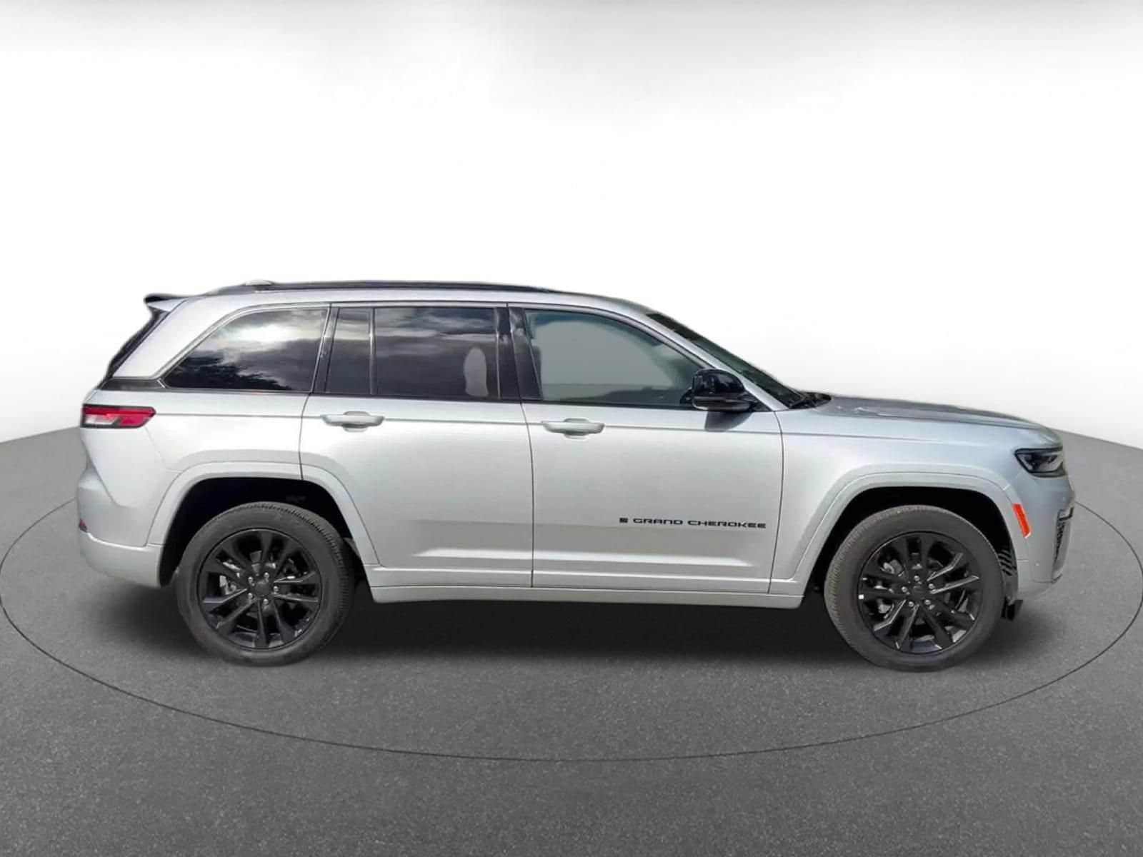 Thumbnail: 2026 Jeep Grand Cherokee - 15