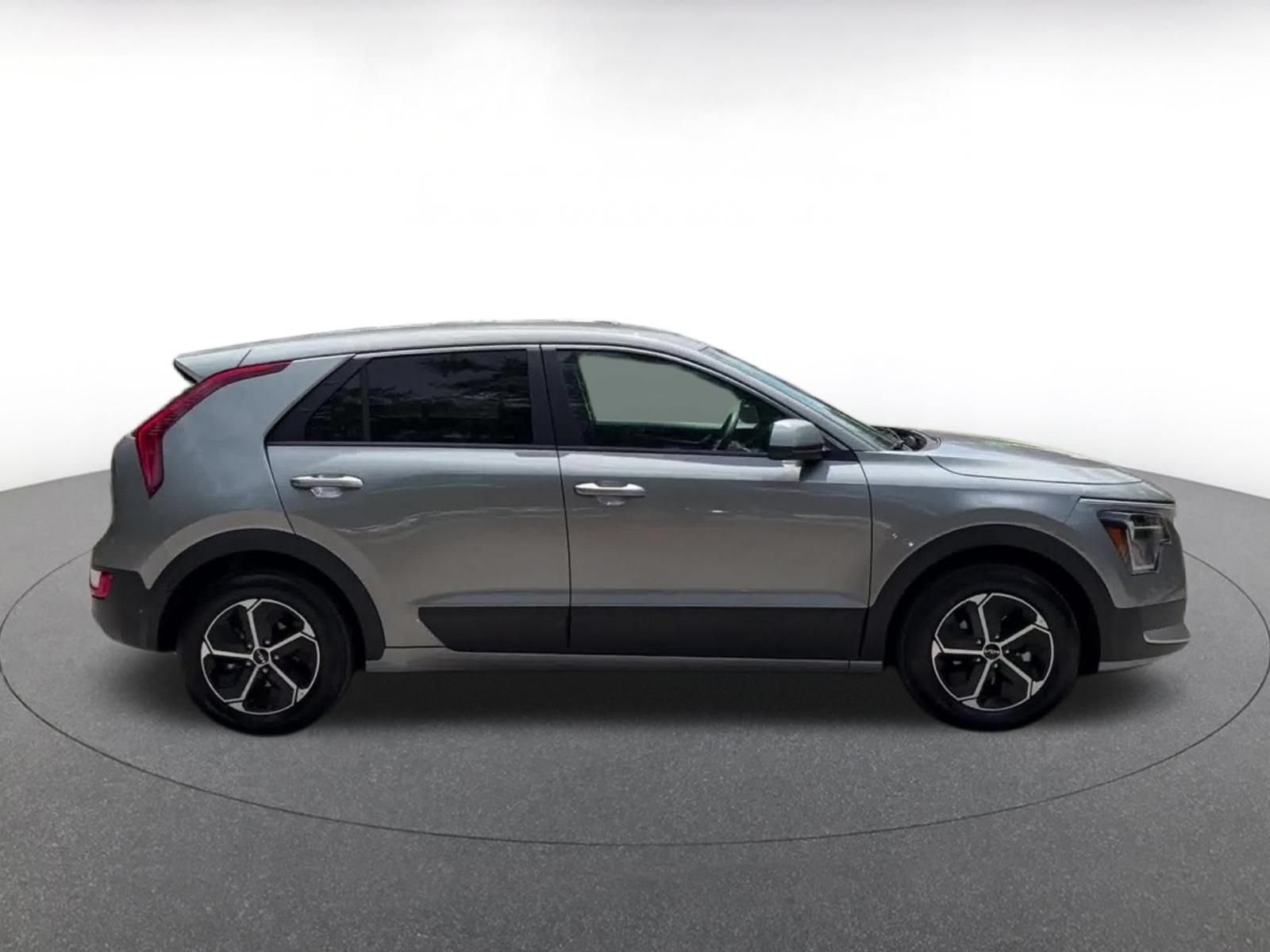 Thumbnail: 2026 Kia Niro - 16