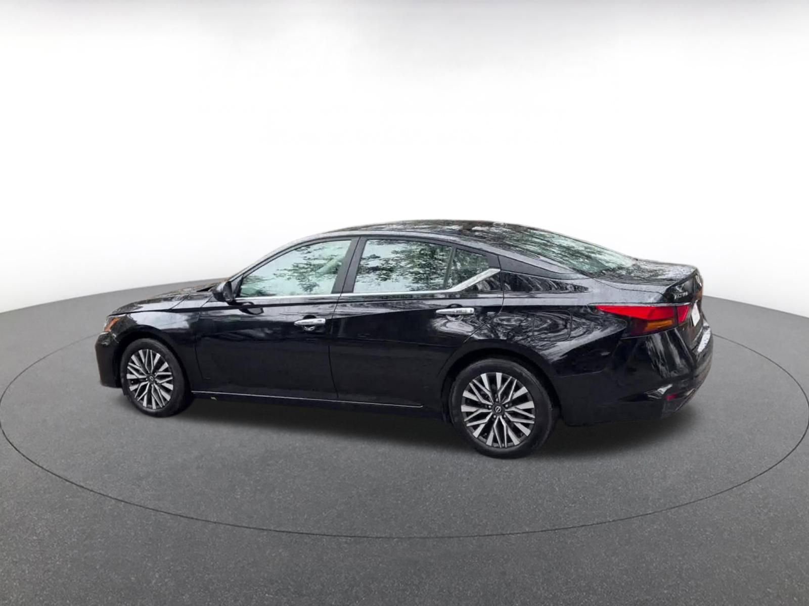 Thumbnail: 2025 Nissan Altima - 10