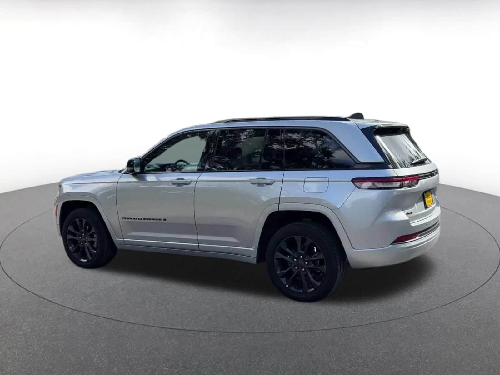 Thumbnail: 2026 Jeep Grand Cherokee - 9