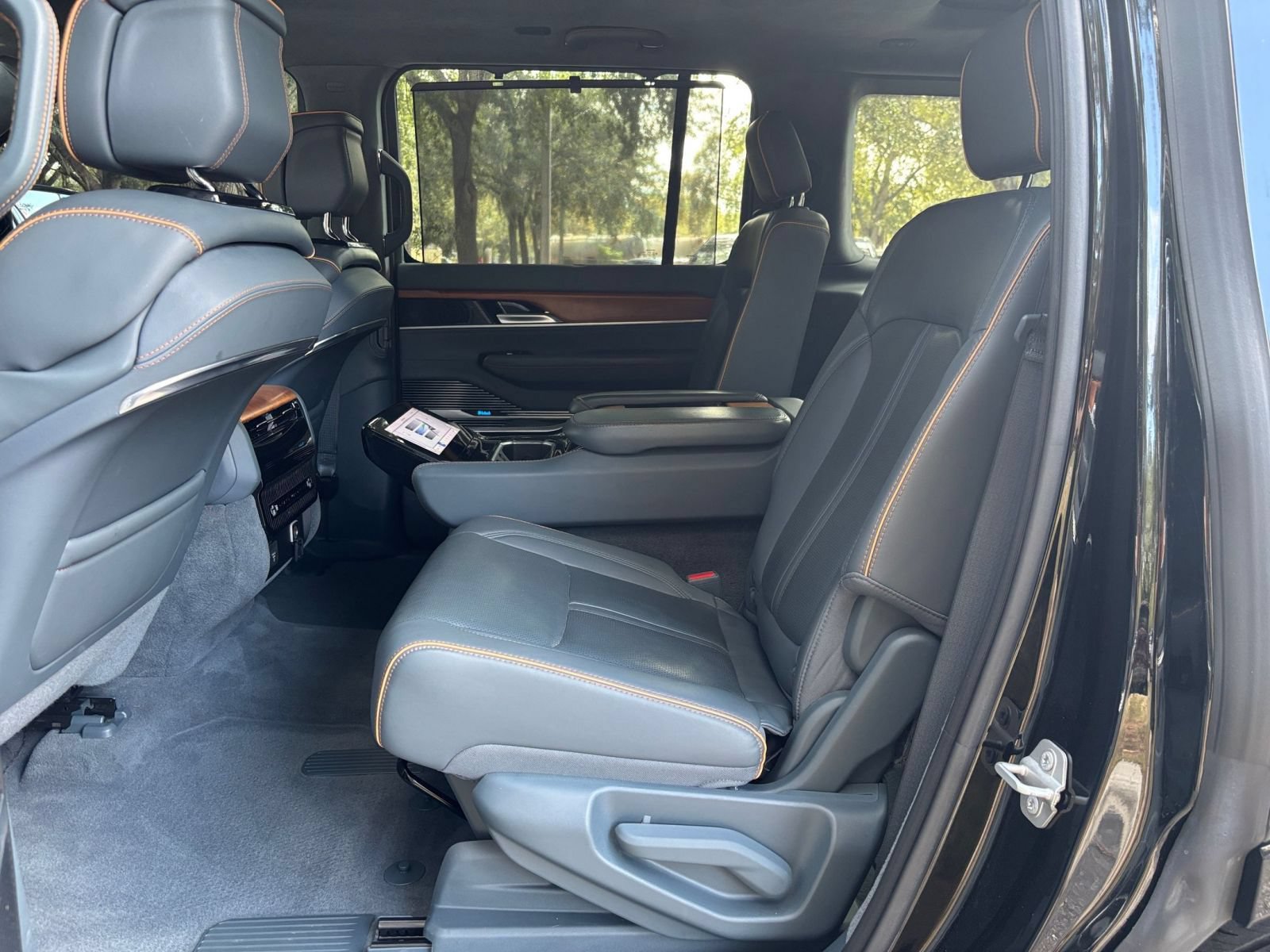 Thumbnail: 2023 Jeep Grand Wagoneer - 29