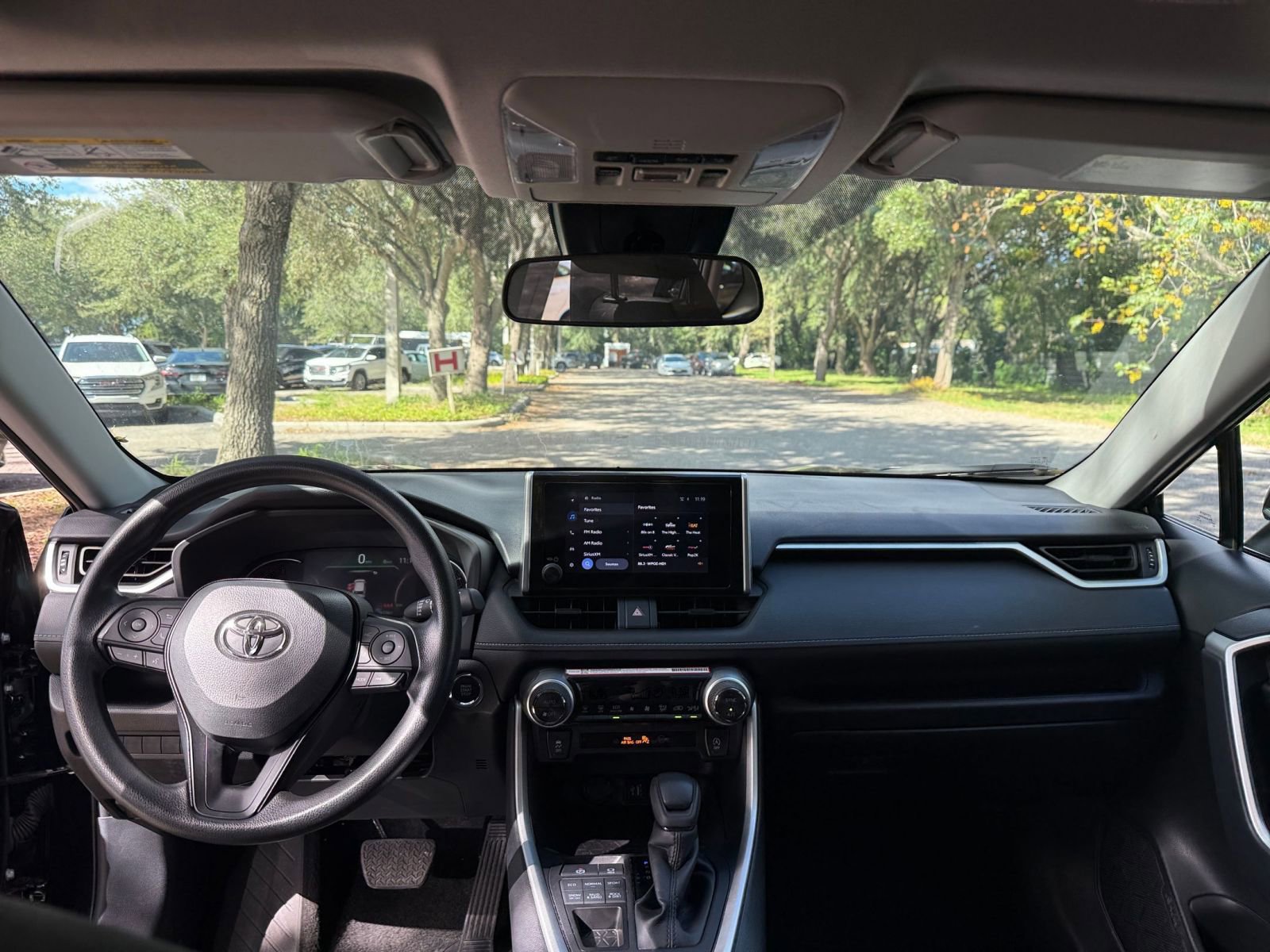 Thumbnail: 2025 Toyota RAV4 - 27