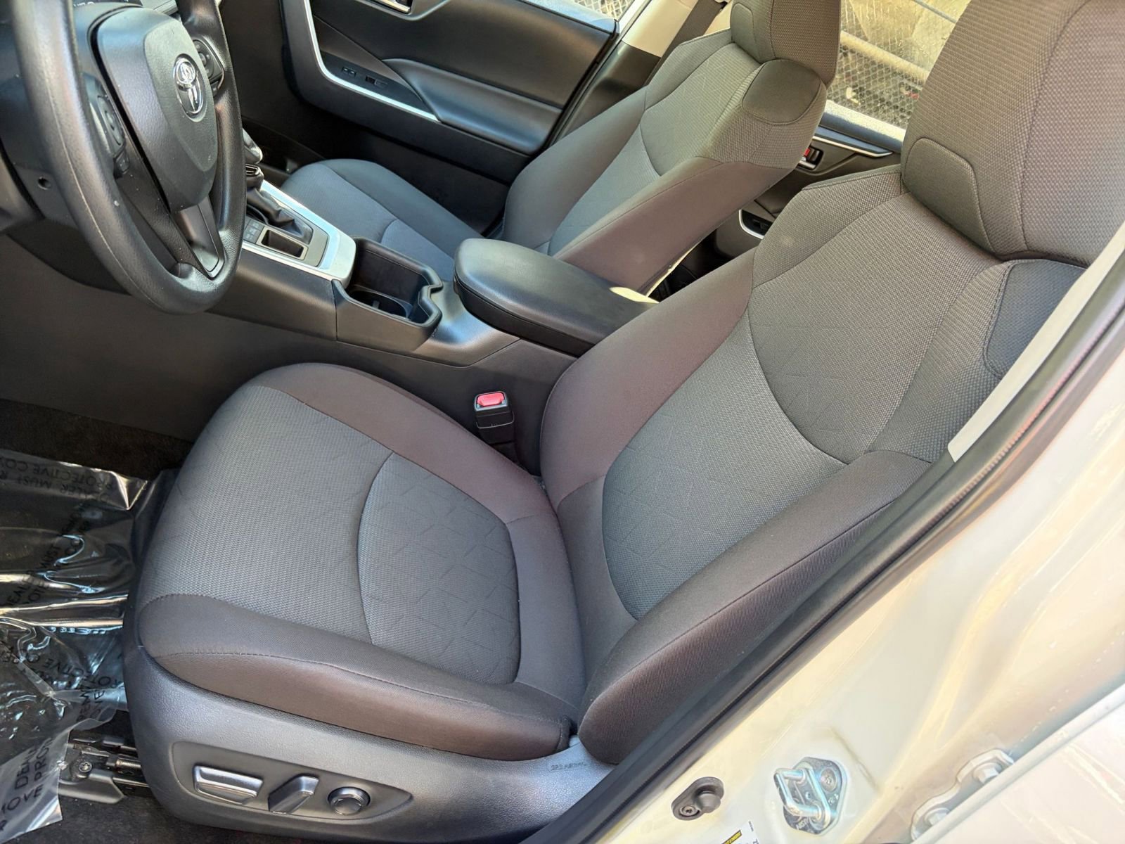 Thumbnail: 2025 Toyota RAV4 - 32