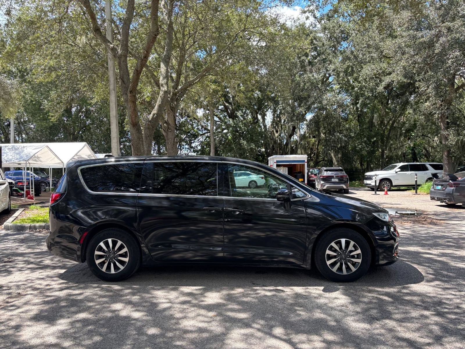 Thumbnail: 2022 Chrysler Pacifica - 9