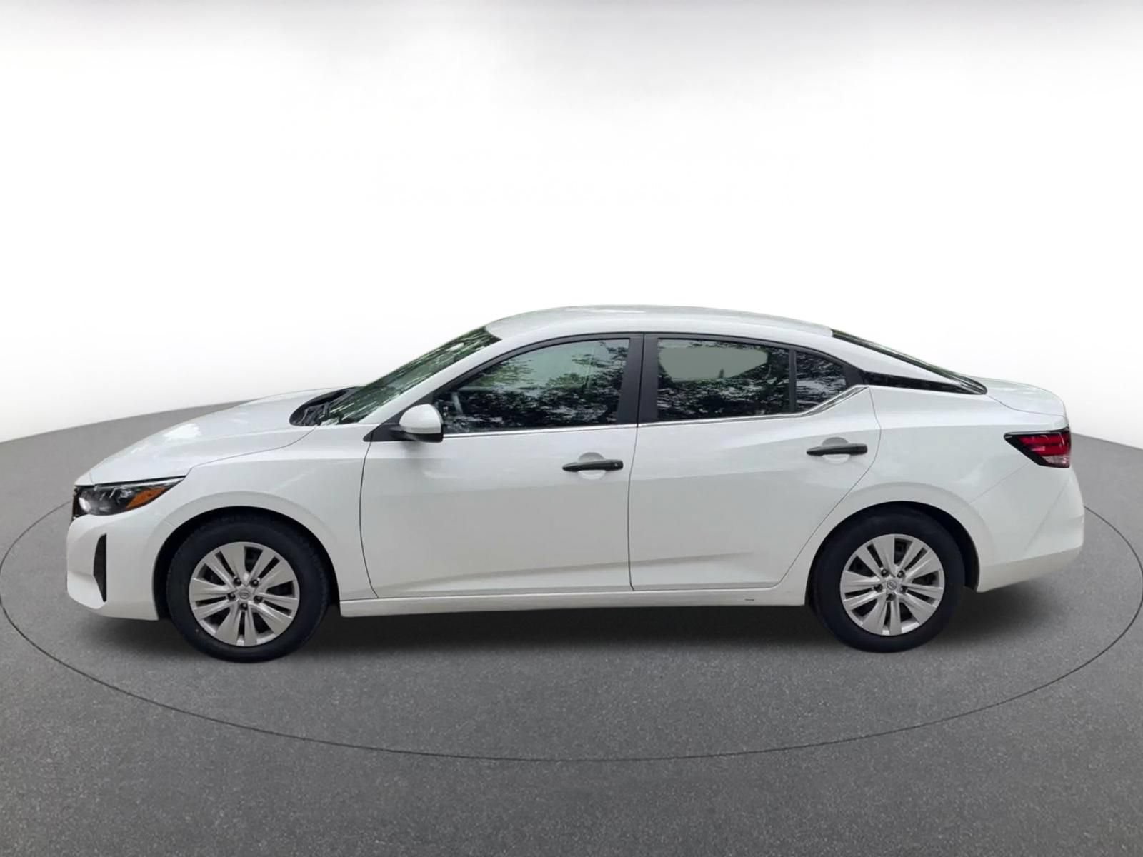 Thumbnail: 2025 Nissan Sentra - 9