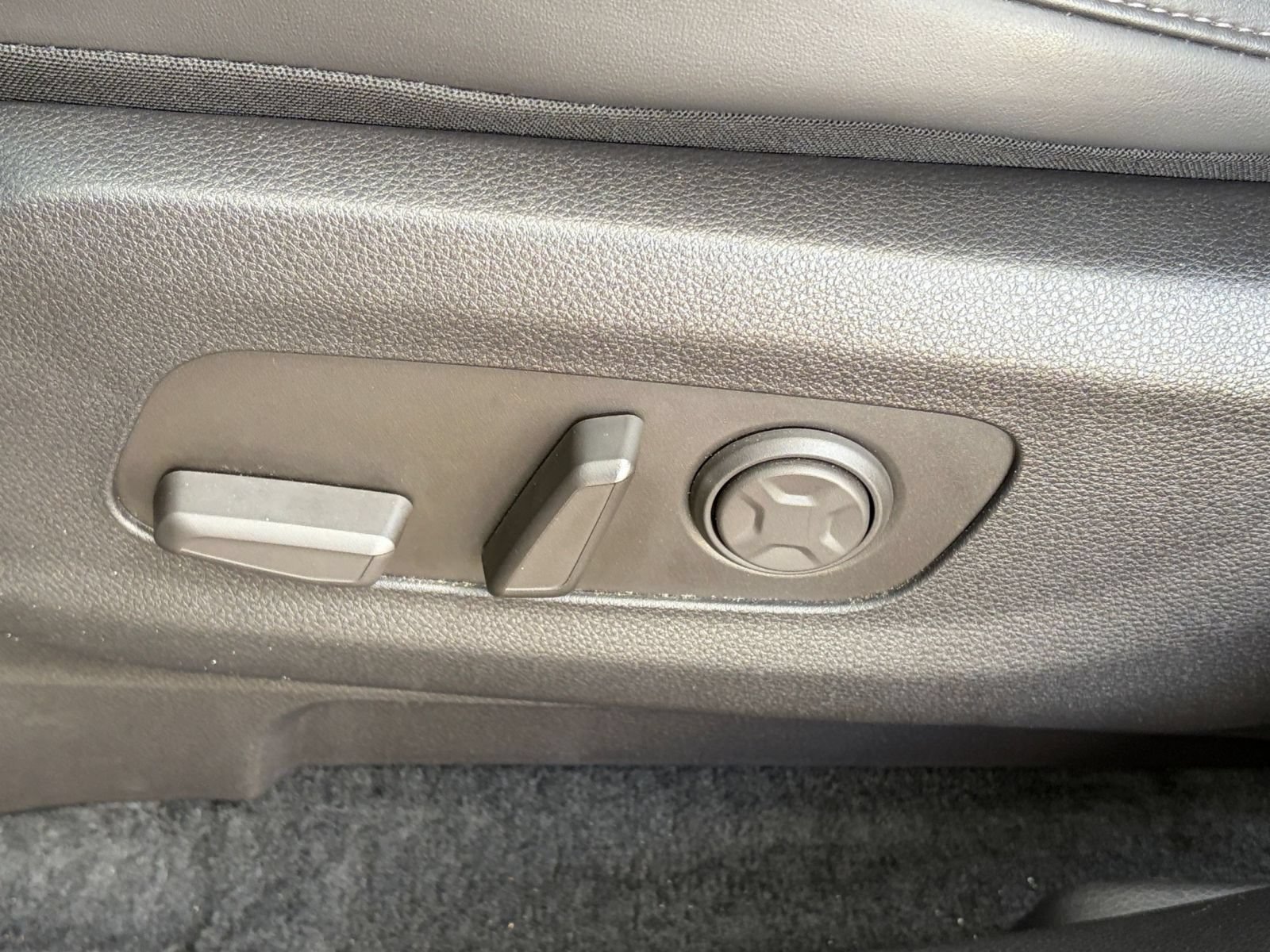 Thumbnail: 2026 Kia Carnival - 24