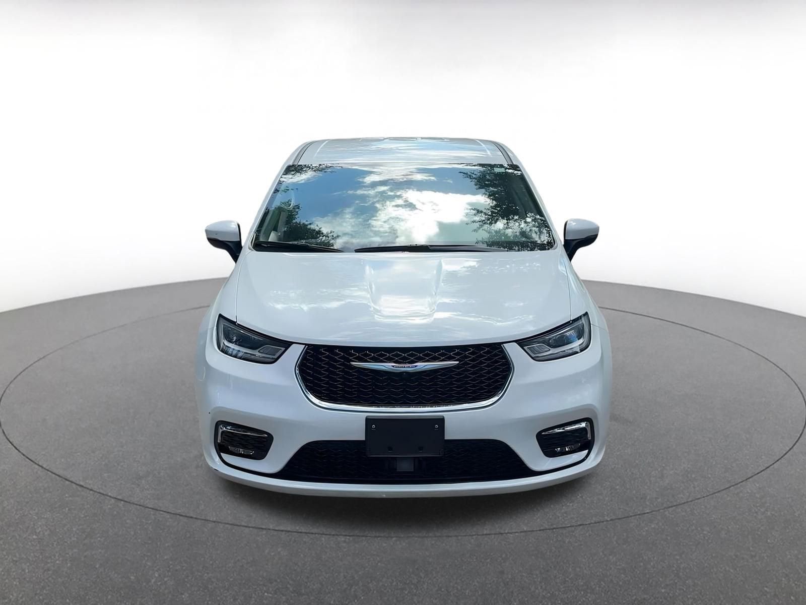 Thumbnail: 2023 Chrysler Pacifica - 5