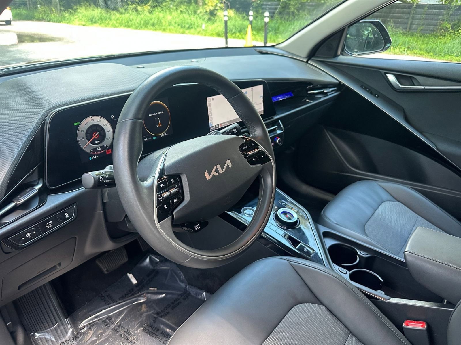 Thumbnail: 2023 Kia Niro - 31