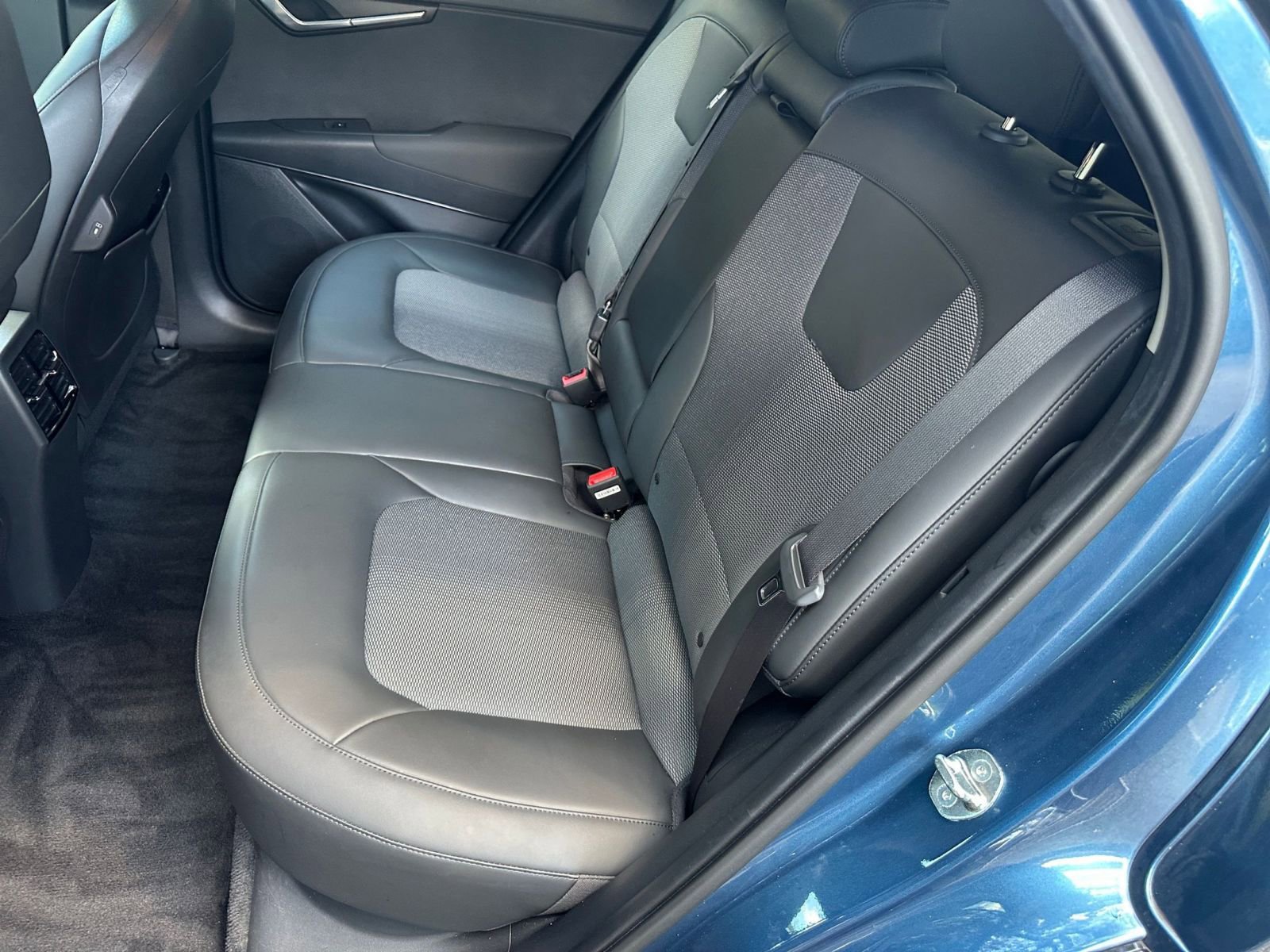 Thumbnail: 2023 Kia Niro - 34