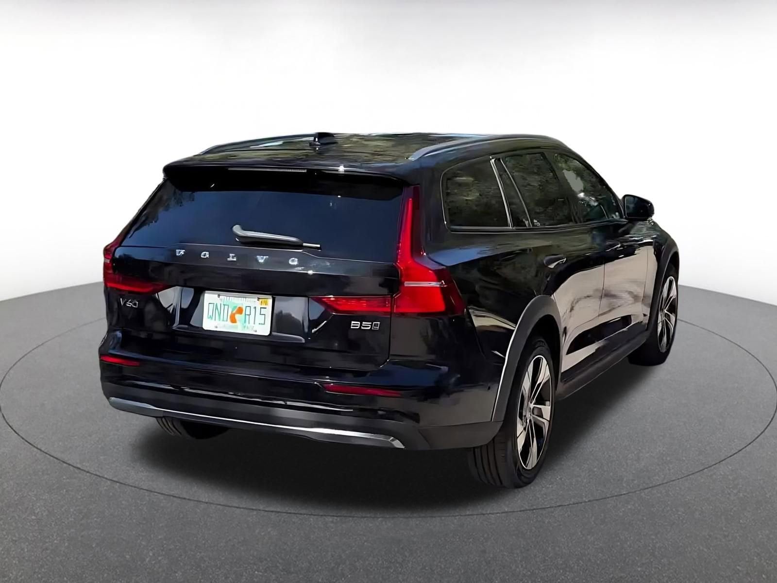 Thumbnail: 2025 Volvo S60 - 14