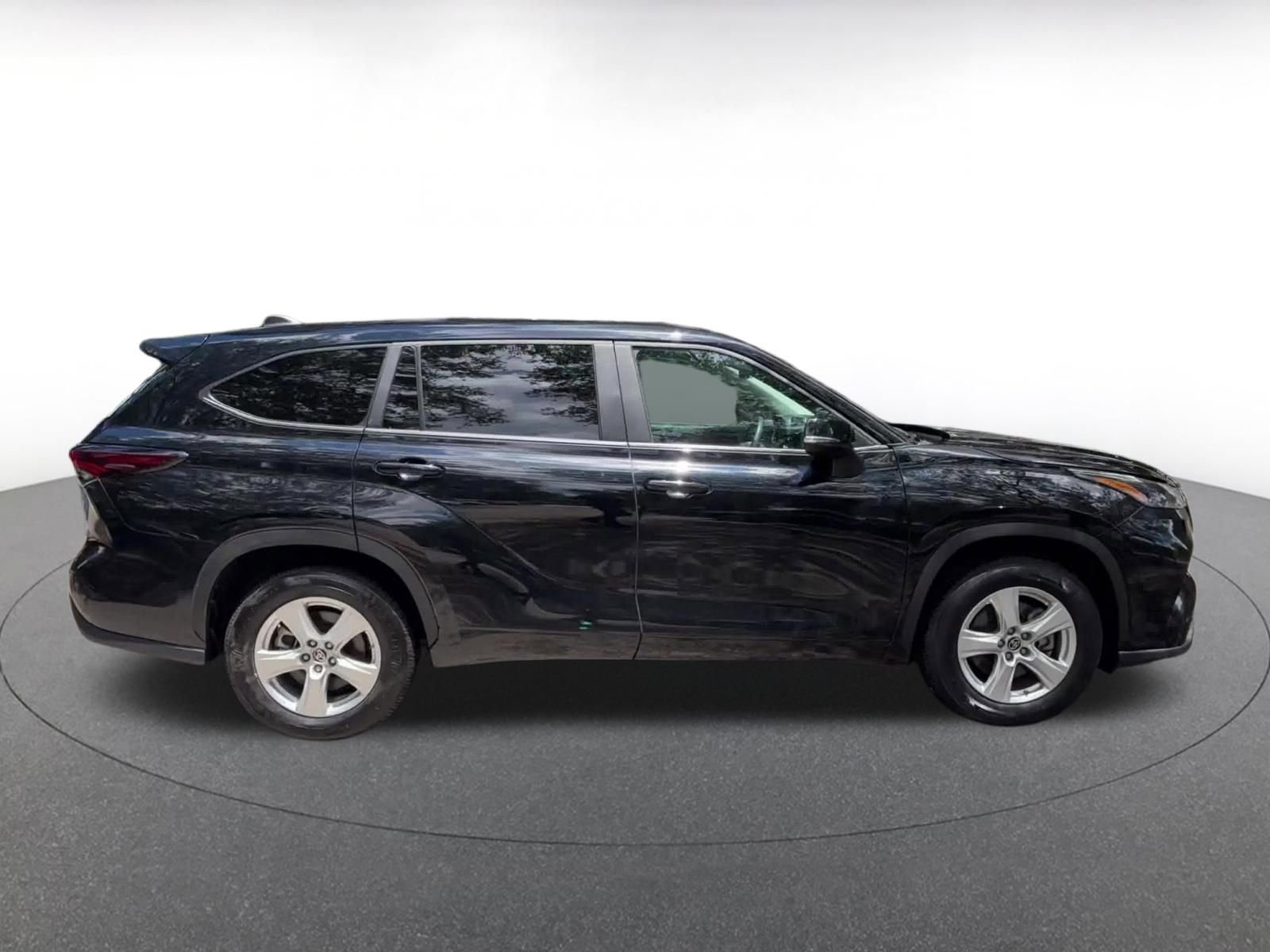 Thumbnail: 2025 Toyota Highlander - 16